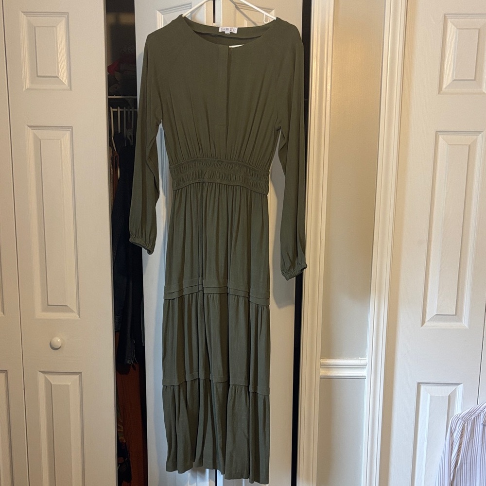Chic Long Sleeve Maxi Dress in Olive